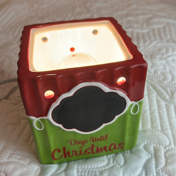 Scentsy Christmas Countdown chalkboard wax melt warmer No box EUC bulb included - Picture 13 of 17